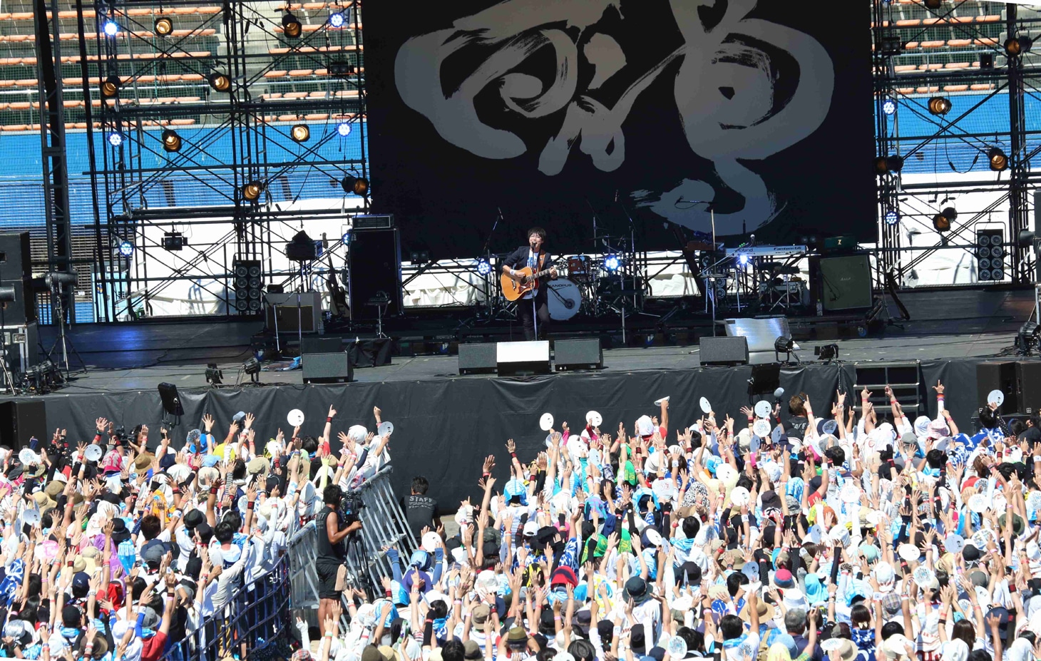 「秋田CARAVAN MUSIC FES 2016」の様子。（写真提供：Warner Music Japan）「秋田CARAVAN MUSIC FES 2016」の様子。（写真提供：Warner Music Japan）