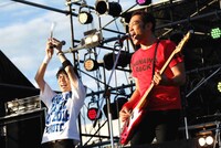 はなわと高橋優。（写真提供：Warner Music Japan）