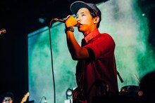 高城晶平（Vo, Flute, G）（撮影：Ray Otabe）