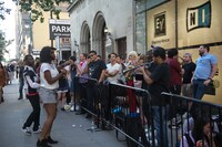 「Perfume 6th Tour 2016『COSMIC EXPLORER』」Hammerstein Ballroom公演2日目の開演前に集まったファン。（写真提供：ユニバーサルミュージック）