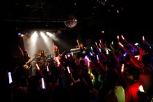 Le Lienのライブの様子。