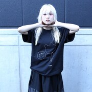 「ちぬくまさん」Tシャツを来たましろ。