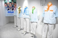 M!LK「反抗期アバンチュール」の衣装。