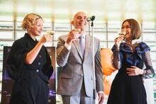 左から夏木マリ、ピエール・コリオ氏、野宮真貴。（撮影：マチェイ・コモロフスキ）