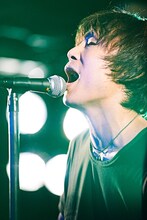 宮田和弥（Vo）（写真提供：株式会社アイビーレコード）