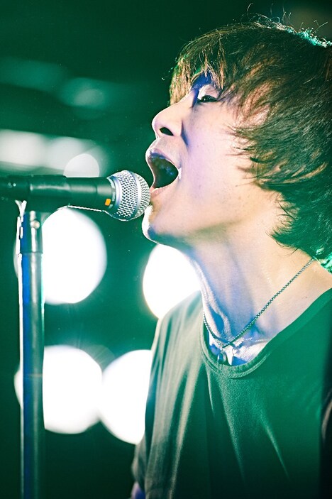 宮田和弥（Vo）（写真提供：株式会社アイビーレコード）