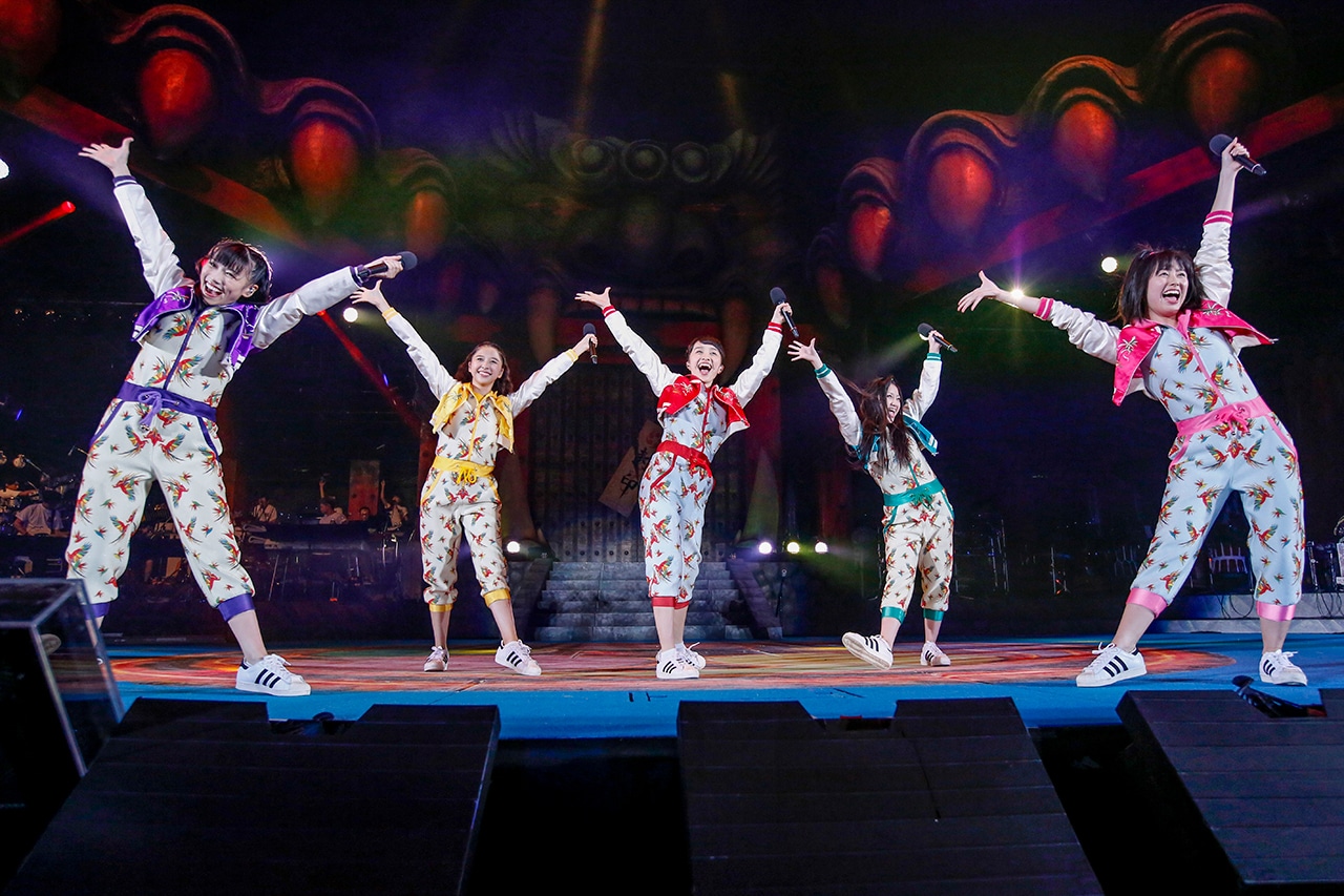 ももいろクローバーZ「桃神祭2016 ～鬼ヶ島～」の様子。