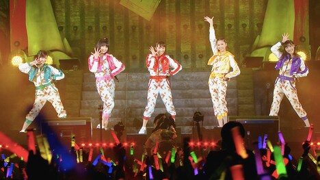 ももいろクローバーZ「桃神祭2016 ～鬼ヶ島～」の様子。