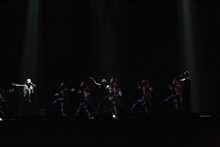 KREVA、三浦大知、EL SQUAD、YOKOI（WRECKING CREW ORCHESTRA）がコラボレーションする様子。