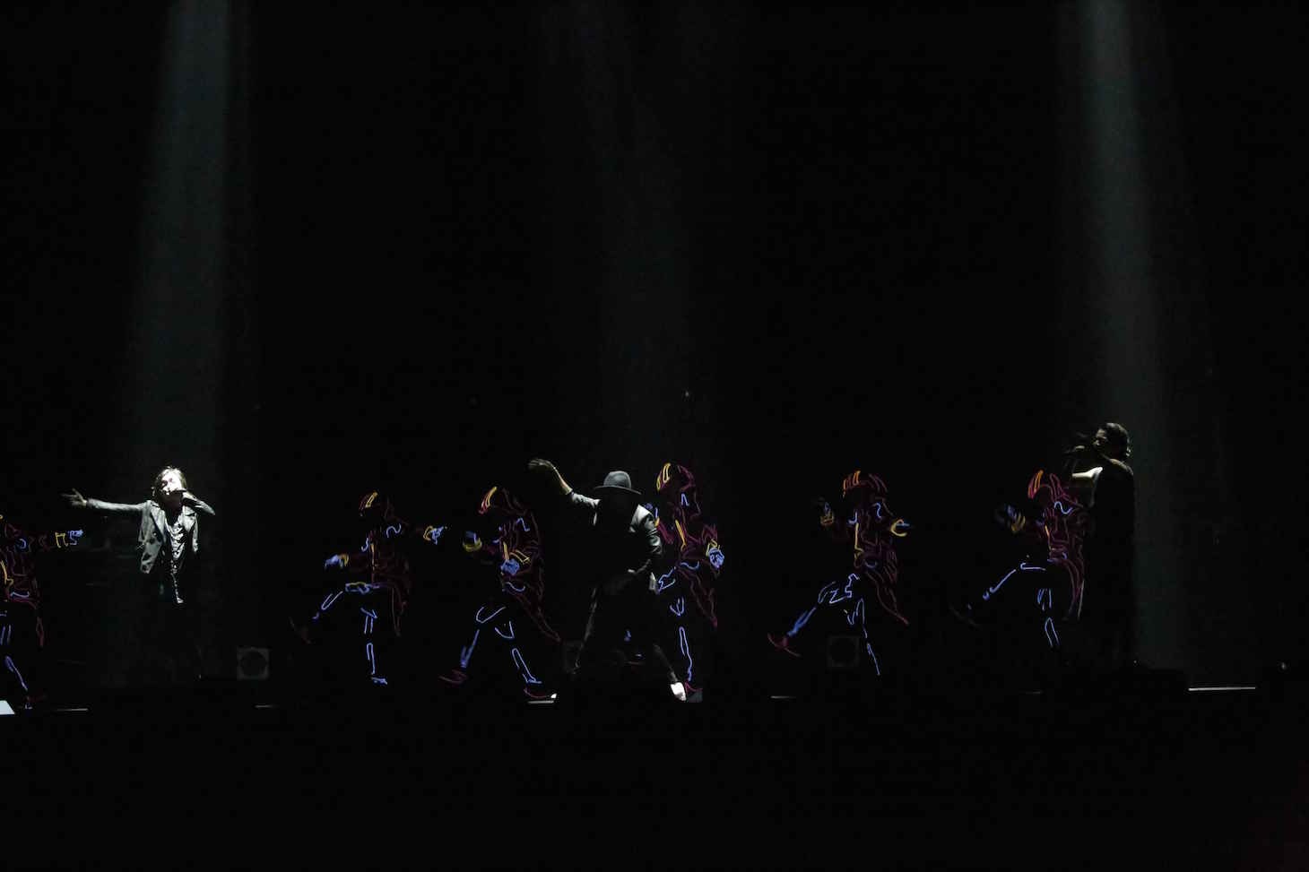 KREVA、三浦大知、EL SQUAD、YOKOI（WRECKING CREW ORCHESTRA）がコラボレーションする様子。