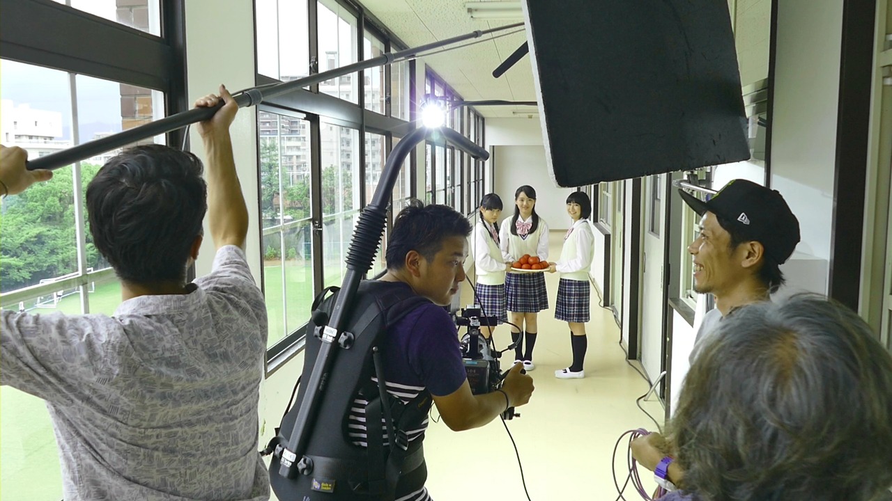 CM撮影の様子。（写真提供：ビクターエンタテインメント）