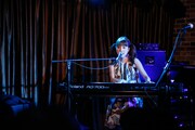 「瀬川あやかアコースティックワンマン ~コングラッチュ、ちゃっかり横浜初めテーション~」の様子。(提供:ポニーキャニオン)