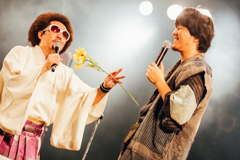 レキシと旗本ひろし（秦基博）。（撮影：西槇太一）