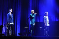 「Amazing」を歌うLead。 （写真提供：ポニーキャニオン）