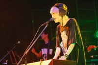 竹縄航太（Vo, G, Piano）（写真提供：ポニーキャニオン）