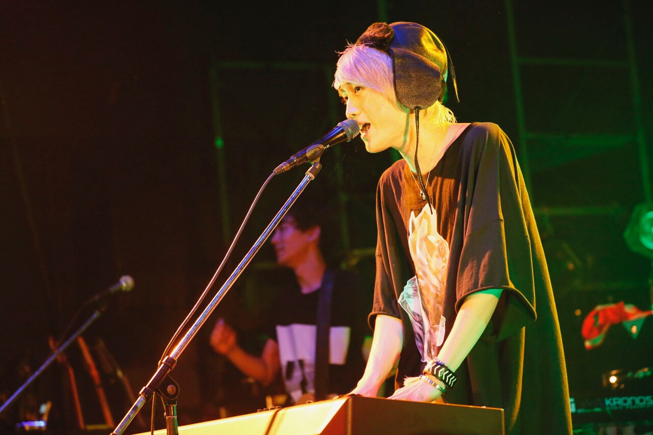 HOWL BE QUIET「Wake We Up! Special One Man Live!!」の様子。 （写真提供：ポニーキャニオン）