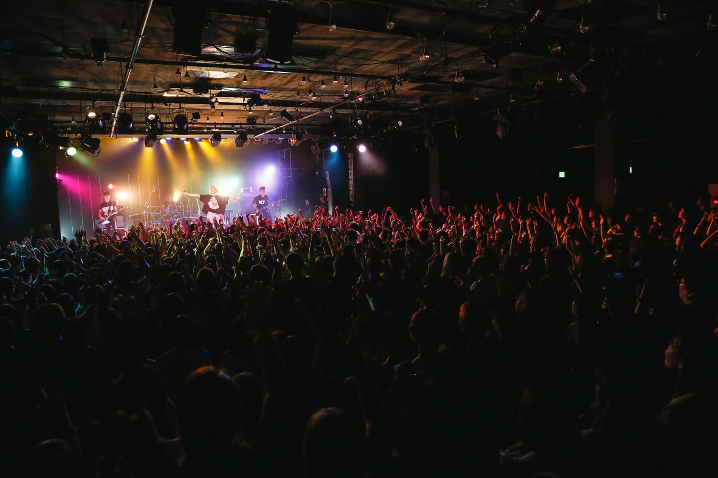 HOWL BE QUIET「Wake We Up! Special One Man Live!!」の様子。  （写真提供：ポニーキャニオン）