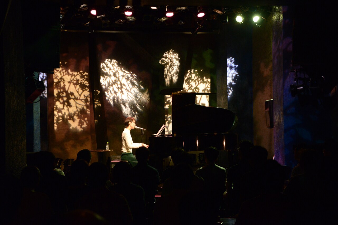 「私の原点のような場所」南壽あさ子、思い出の地でシングル発売記念ミニライブ