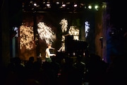 9月11日に東京・STAR PINE'S CAFEで行われた、南壽あさ子のニューシングル「flora」発売記念イベントの様子。