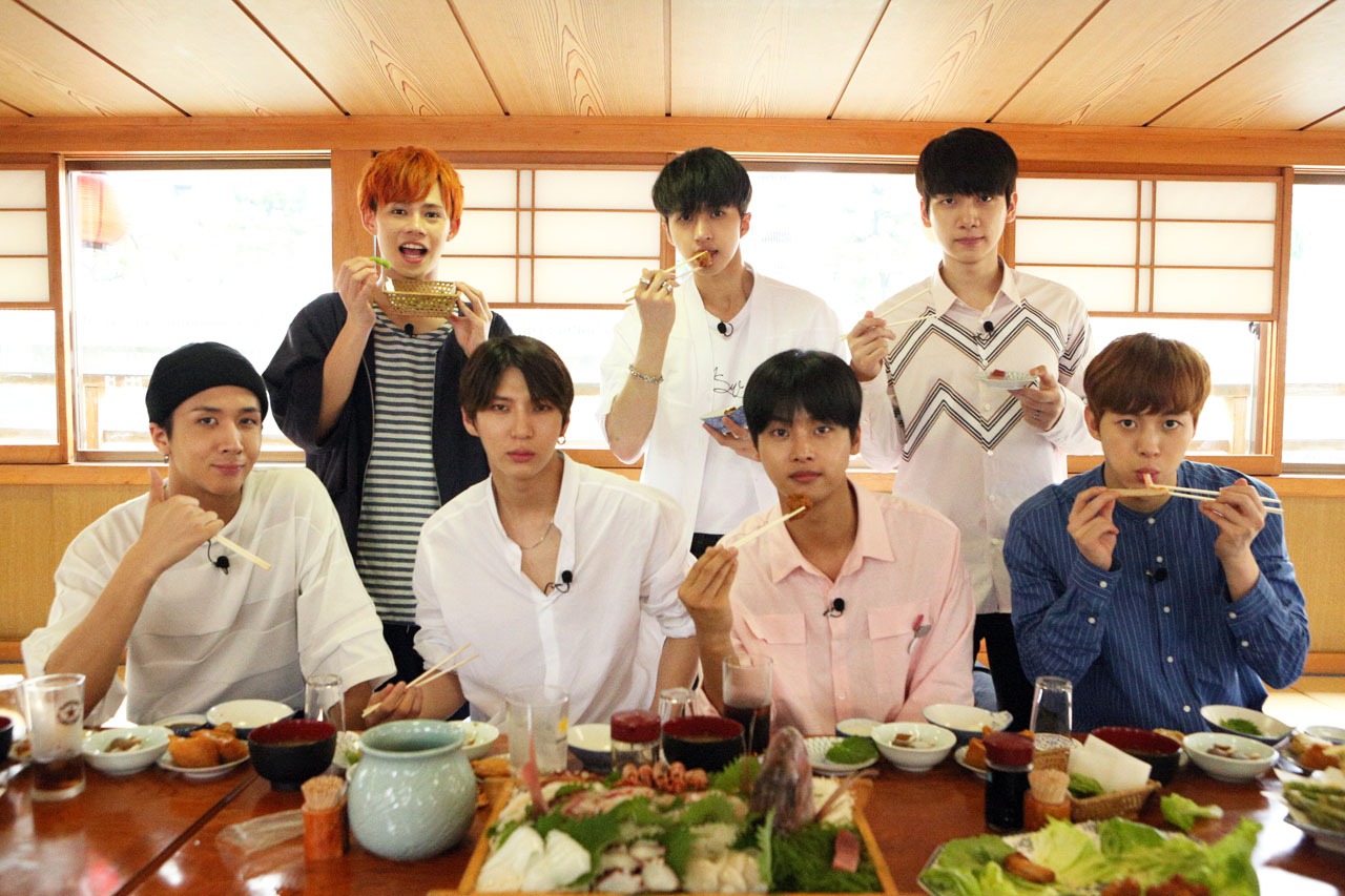 VIXXと超特急のカイ（上段左）。