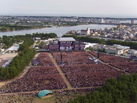 「ONE OK ROCK 2016 SPECIAL LIVE IN NAGISAEN」の会場全景。(Photo by HEXaMedia)
