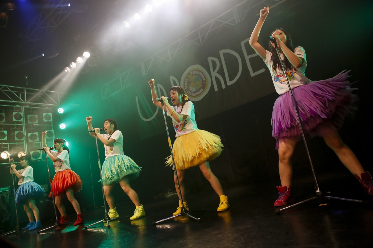 チームしゃちほこ「LIVE HOUSE TOUR 2016 ～紅葉しに行こうYO！行脚だぎゃぁ～」福岡・DRUM LOGOS公演の様子。（撮影：SAMURAI 濱本英介）