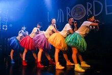 チームしゃちほこ「LIVE HOUSE TOUR 2016 ～紅葉しに行こうYO！行脚だぎゃぁ～」福岡・DRUM LOGOS公演の様子。（撮影：SAMURAI 濱本英介）