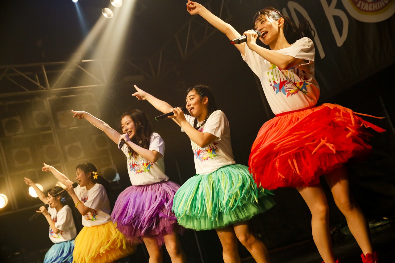 チームしゃちほこ「LIVE HOUSE TOUR 2016 ～紅葉しに行こうYO！行脚だぎゃぁ～」福岡・DRUM LOGOS公演の様子。（撮影：SAMURAI 濱本英介）