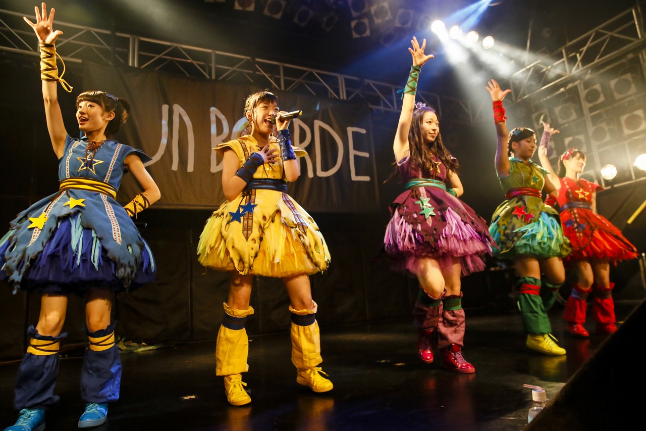 チームしゃちほこ「LIVE HOUSE TOUR 2016 ～紅葉しに行こうYO！行脚だぎゃぁ～」福岡・DRUM LOGOS公演の様子。（撮影：SAMURAI 濱本英介）