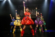 チームしゃちほこ「LIVE HOUSE TOUR 2016 ～紅葉しに行こうYO！行脚だぎゃぁ～」福岡・DRUM LOGOS公演の様子。（撮影：SAMURAI 濱本英介）