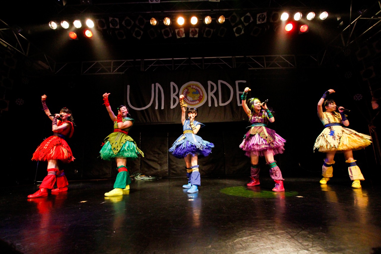 チームしゃちほこ「LIVE HOUSE TOUR 2016 ～紅葉しに行こうYO！行脚だぎゃぁ～」福岡・DRUM LOGOS公演の様子。（撮影：SAMURAI 濱本英介）