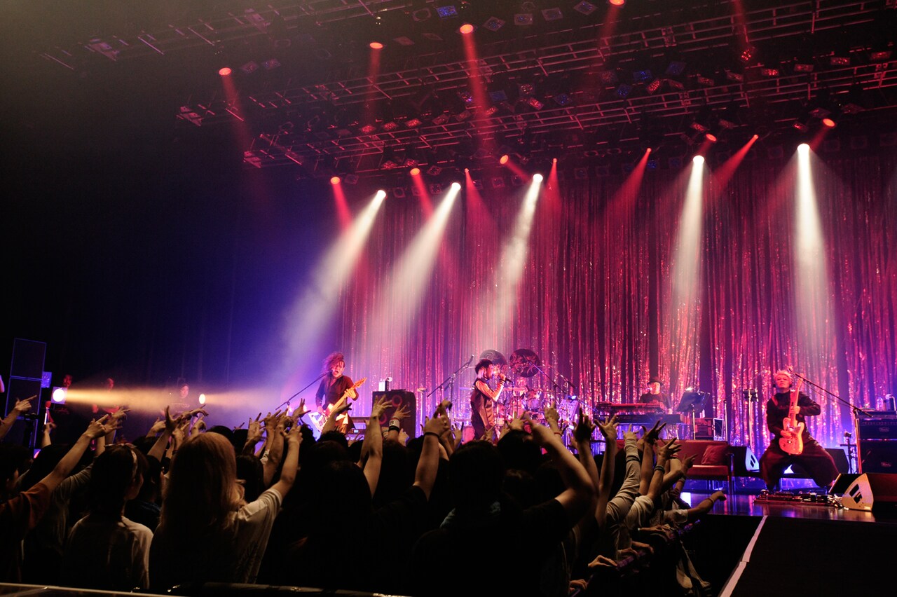 「cali≠gari TOUR2016 “憧憬、睡蓮と向日葵”」ファイナル公演の様子。