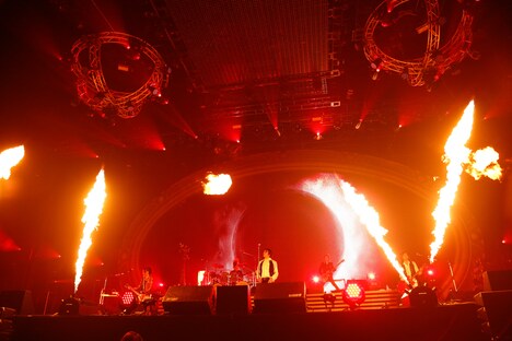 「極東より愛を込めて」演奏時の様子。（撮影：堀田芳香）