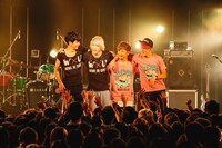 HOWL BE QUIET「Wake We Up! Special One Man Live!!」の様子。（写真提供：ポニーキャニオン）