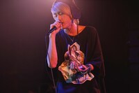 竹縄航太（Vo, G, Piano）（写真提供：ポニーキャニオン）