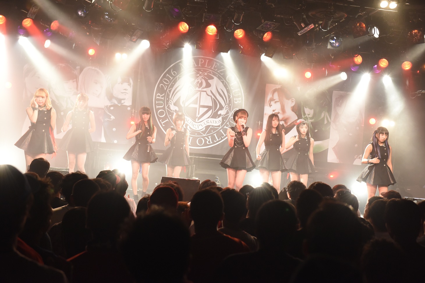 「MAPLEZ CLUB QUATTRO TOUR 2016 -RUMBLING, PULSATION-」ツアーファイナルの様子。