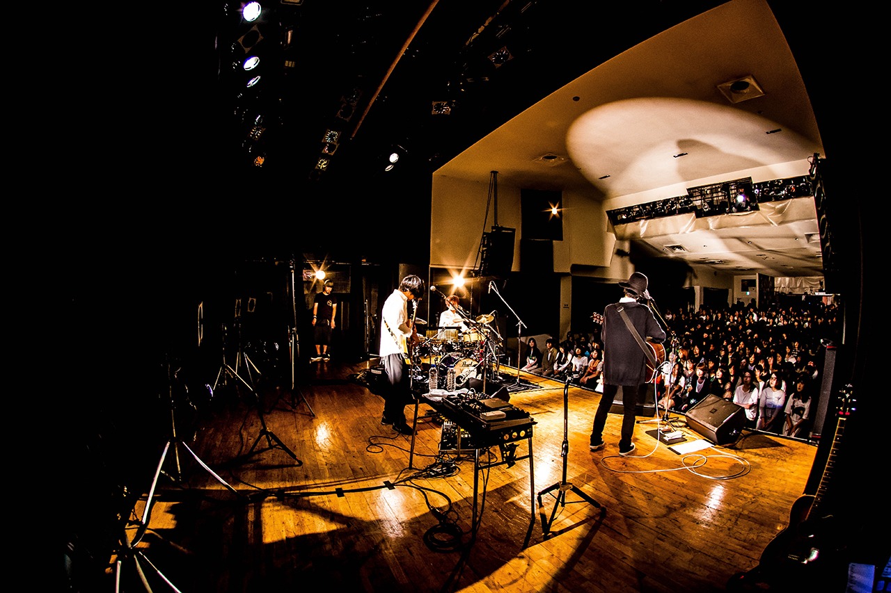People In The Box「PITB Acoustic 2016」大阪・umeda AKASO公演の様子。（撮影：ナカニシケンタ）