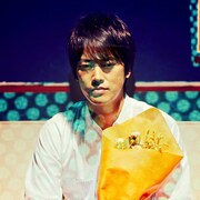 桐谷健太、プロジェクター映像とシンクロする自作詞曲MV公開