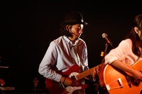 関口シンゴ（G）（Photo by Otatsu）