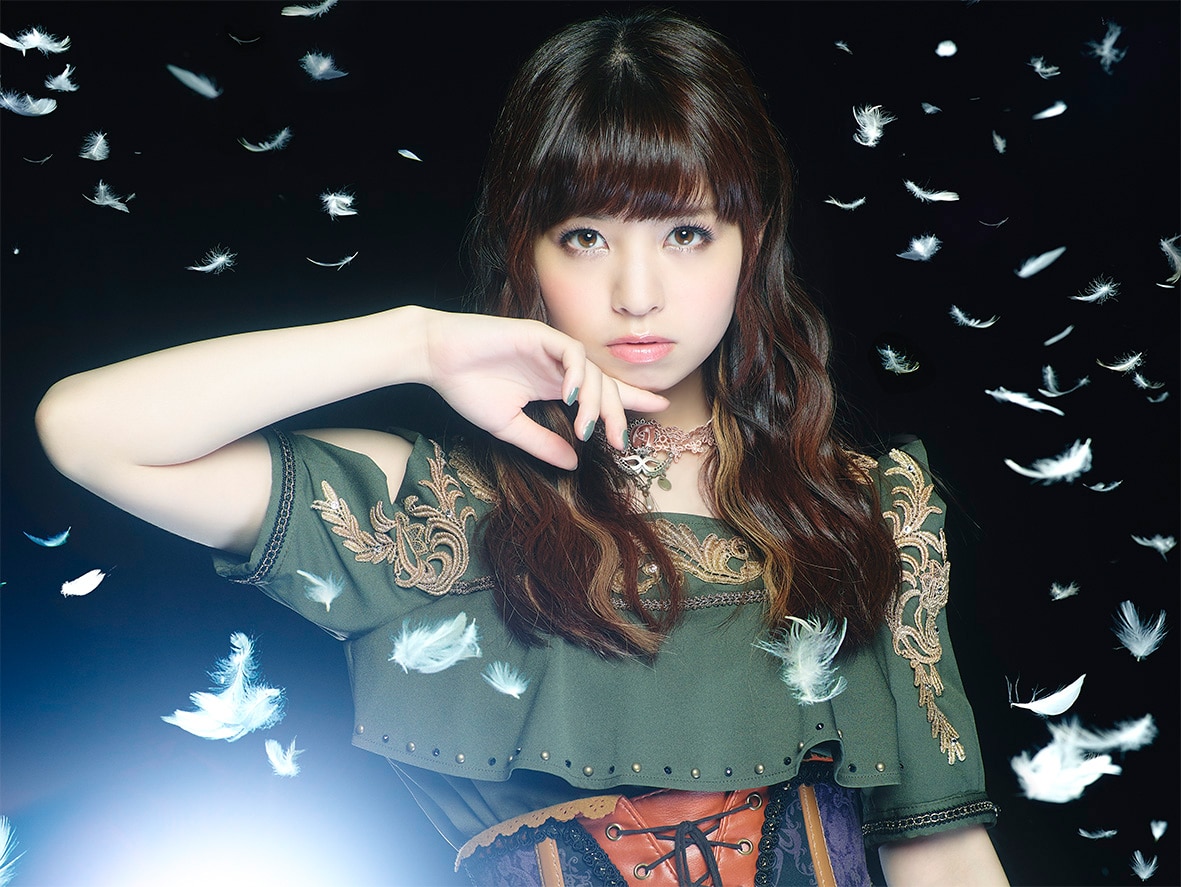 春奈るな、白い羽根が舞う新作MV公開