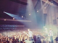 平井大「Live Tour 2016 ～Life is Beautiful～」東京・昭和女子大学人見記念講堂公演の様子。（写真提供：エイベックス・ミュージック・クリエイティヴ）