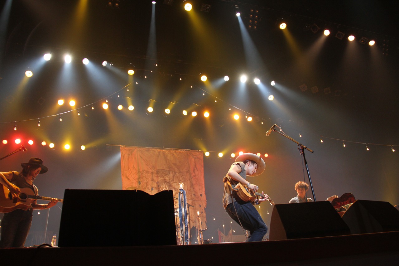 平井大「Live Tour 2016 ～Life is Beautiful～」東京・昭和女子大学人見記念講堂公演の様子。（写真提供：エイベックス・ミュージック・クリエイティヴ）
