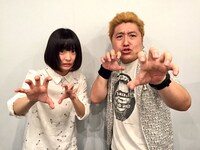 左からケンドー・チャン（夏の魔物）、吉田豪。