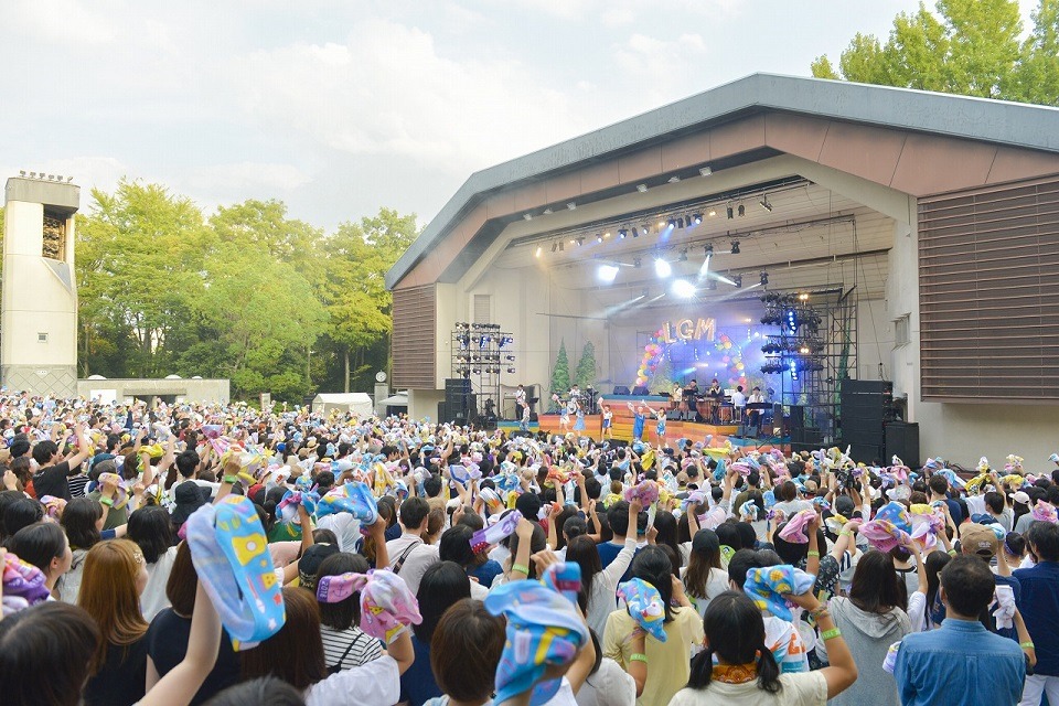 Little Glee Monster「Little Glee Monster presents ガオフェス2016～リトグリサマーキャンプ～」大阪・大阪城音楽堂公演の様子。（Photo by Masaya Yoneda）