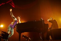 長渕剛「THANK YOU ACOUSTIC TOUR 2016 FOR FANCLUB MEMBERS」東京・Zepp Tokyo公演の様子。（Photo by Tetsuya Tsuji）