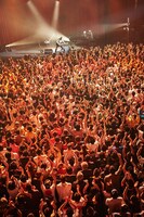 長渕剛「THANK YOU ACOUSTIC TOUR 2016 FOR FANCLUB MEMBERS」東京・Zepp Tokyo公演の様子。（Photo by Tetsuya Tsuji）