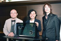 左より孫泰蔵氏、斉藤迅氏、TAKURO。