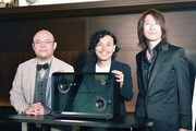 左より孫泰蔵氏、斉藤迅氏、TAKURO。
