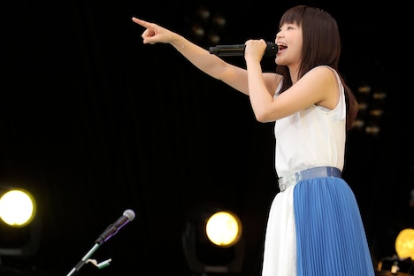 吉岡聖恵（Vo）（写真提供：EPICレコードジャパン）