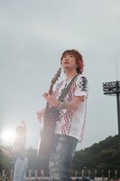 山下穂尊（G, Harmonica）（写真提供：EPICレコードジャパン）